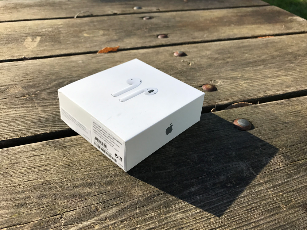 Caja de los auriculares inalámbricos de Apple AirPods